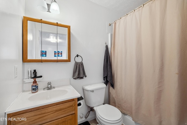 full bath featuring a shower with shower curtain, a textured ceiling, toilet, and vanity