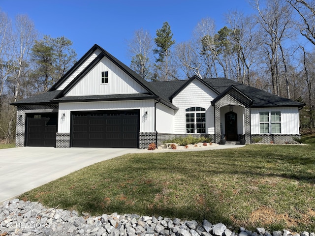 view of front of home featuring a front lawn, driveway, an attached garage, a shingled roof, and brick siding