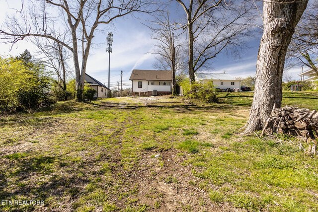 717 N Charles Seivers Blvd, Clinton, TN 37716 - view of yard