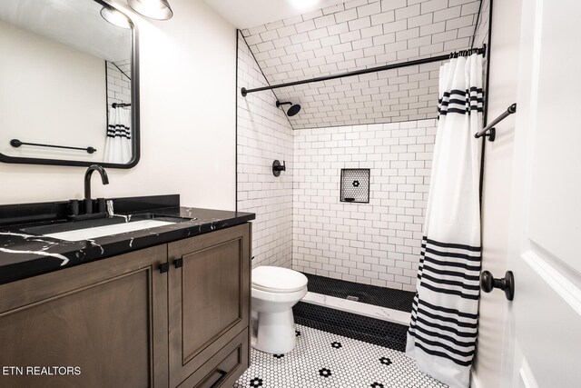 717 N Charles Seivers Blvd, Clinton, TN 37716 - full bath with a tile shower, tile patterned floors, vanity, and toilet