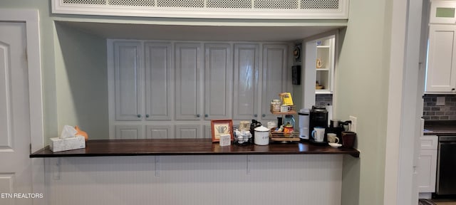 bar with dishwasher and backsplash