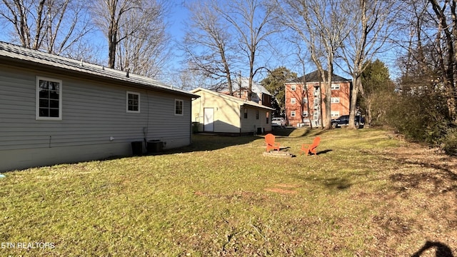 view of yard with cooling unit