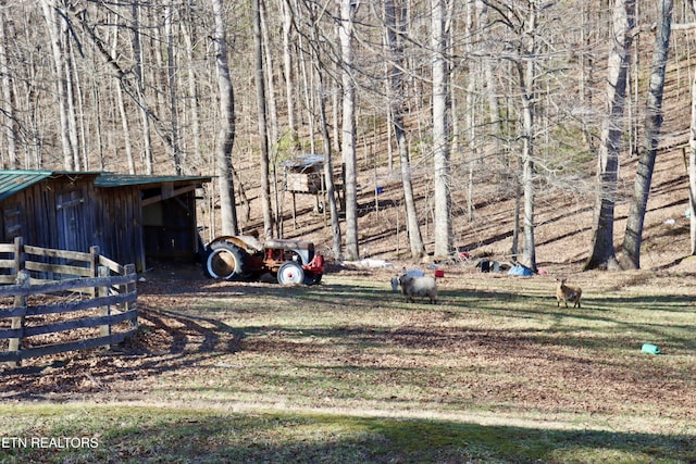 view of yard with an outdoor structure