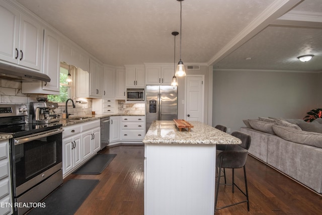 kitchen with a sink, stainless steel appliances, a kitchen breakfast bar, dark wood-type flooring, and under cabinet range hood