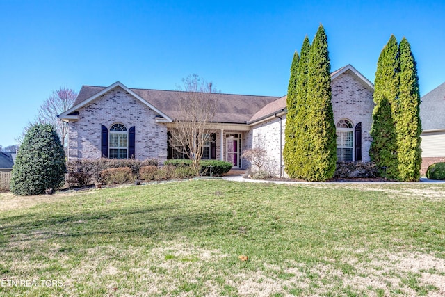 view of front of home featuring brick siding and a front lawn