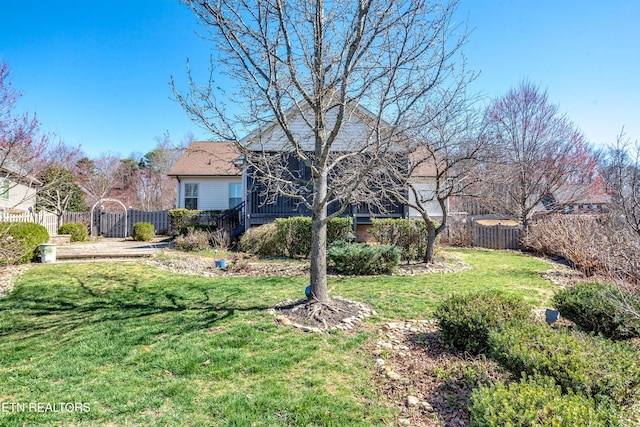 exterior space with a front lawn and fence