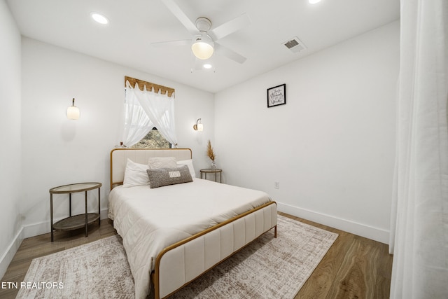 bedroom featuring visible vents, a ceiling fan, wood finished floors, recessed lighting, and baseboards