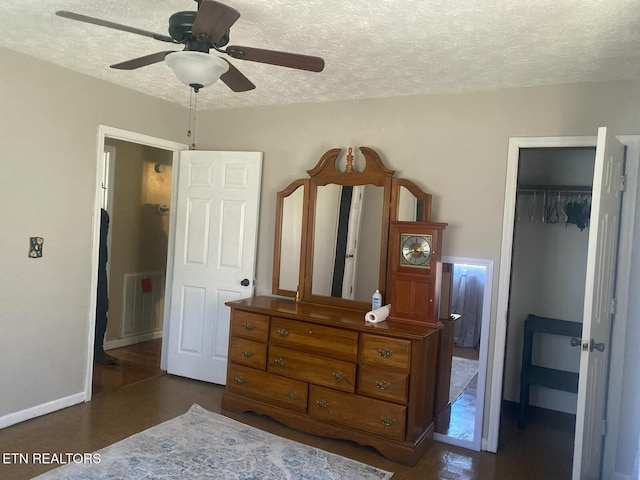 bedroom featuring a ceiling fan, baseboards, visible vents, a closet, and a textured ceiling