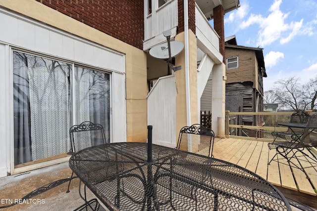 deck featuring outdoor dining space