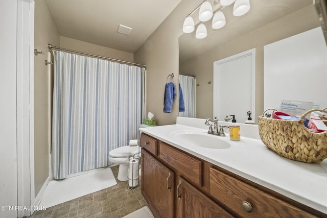 bathroom with curtained shower, toilet, and vanity