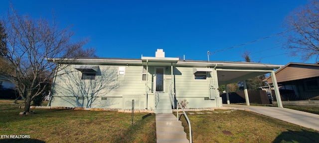 107 W Pawley Rd, Oak Ridge, TN 37830 - view of front facade featuring driveway, a chimney, a front yard, and a carport