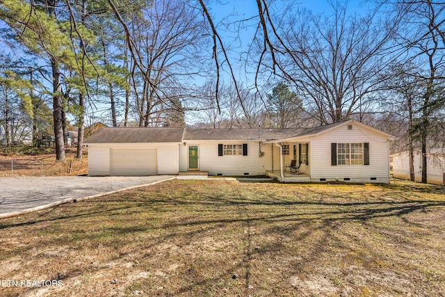 ranch-style house featuring gravel driveway, a front lawn, a garage, and crawl space