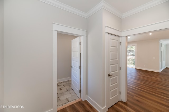 corridor with recessed lighting, baseboards, dark wood-type flooring, and crown molding