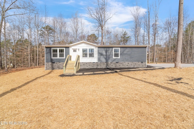 view of front facade featuring crawl space