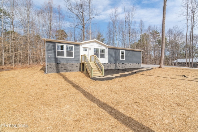 manufactured / mobile home featuring crawl space