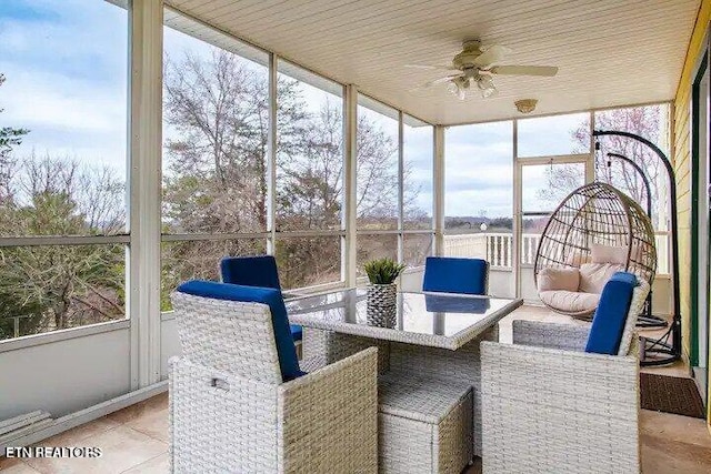 sunroom featuring a ceiling fan