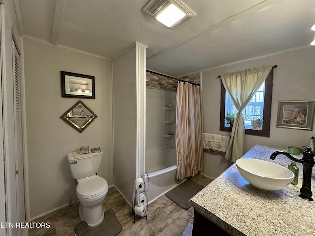 full bathroom with vanity, visible vents, baseboards, shower / bath combo with shower curtain, and toilet