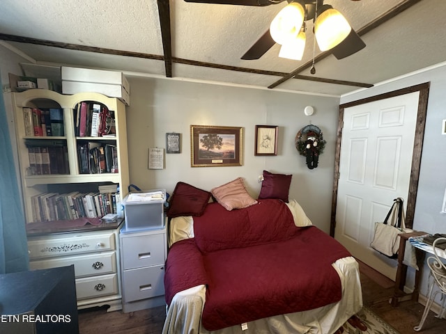 bedroom featuring dark wood-style floors, a textured ceiling, and a ceiling fan