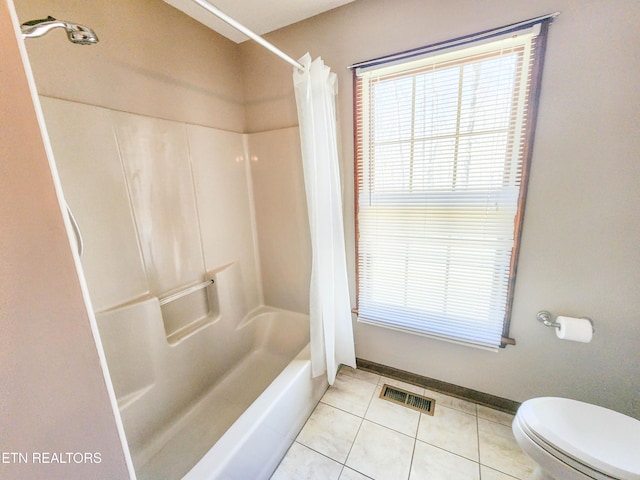 full bath with visible vents, toilet, shower / bath combination with curtain, baseboards, and tile patterned flooring