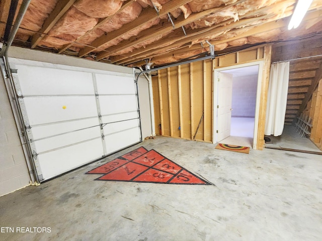 garage featuring concrete block wall