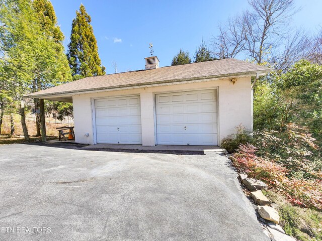 view of detached garage