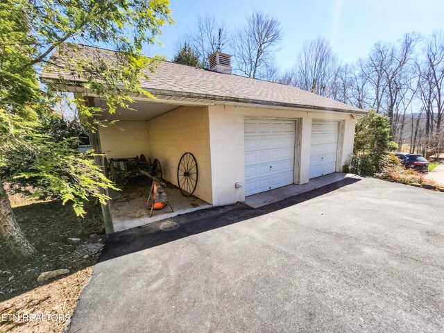 view of detached garage