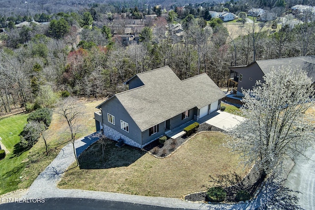 bird's eye view featuring a forest view