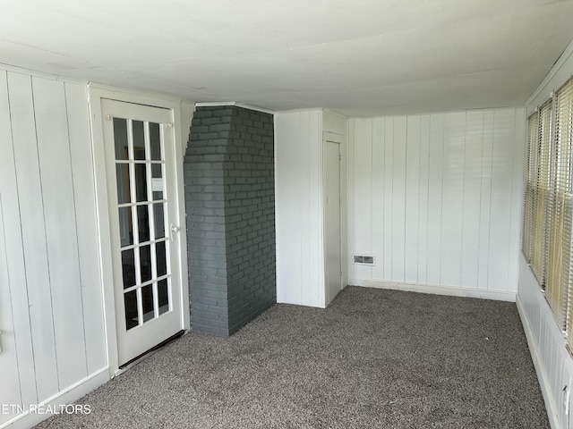 unfurnished room featuring carpet floors