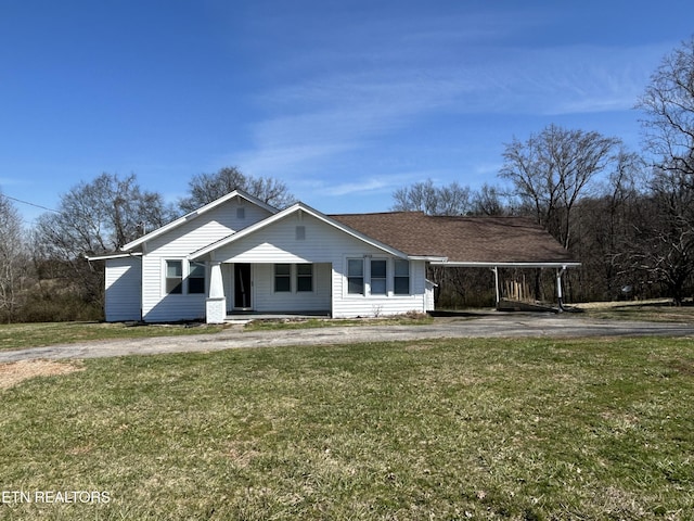 view of front of house featuring a front yard and driveway