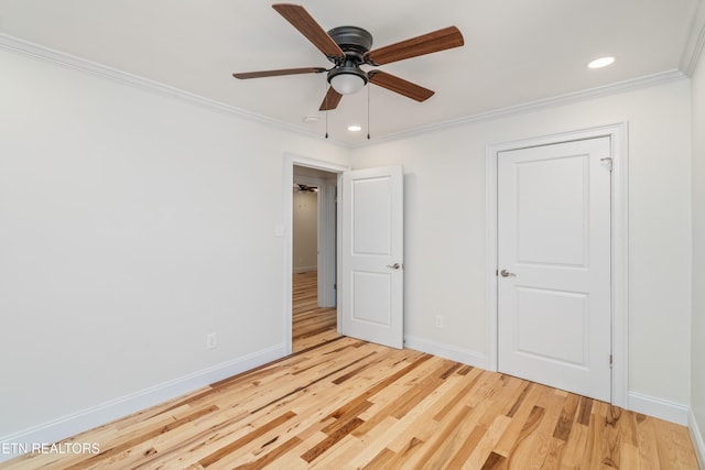 unfurnished bedroom featuring light wood-style flooring, a ceiling fan, recessed lighting, crown molding, and baseboards