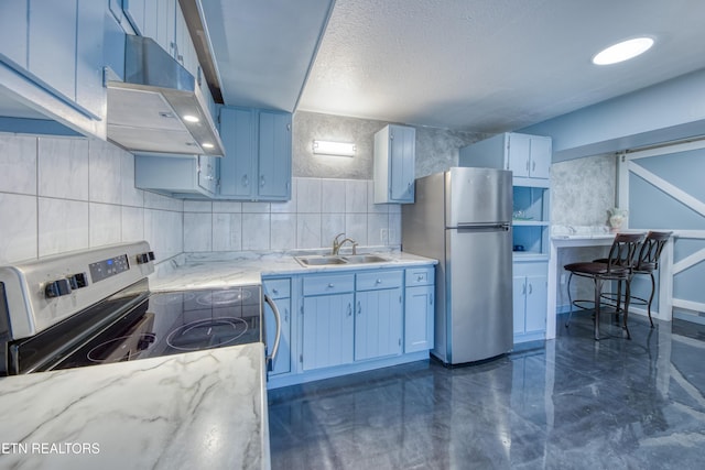 kitchen with blue cabinetry, a sink, stainless steel appliances, under cabinet range hood, and a textured ceiling