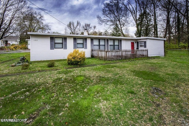 ranch-style house with a front yard