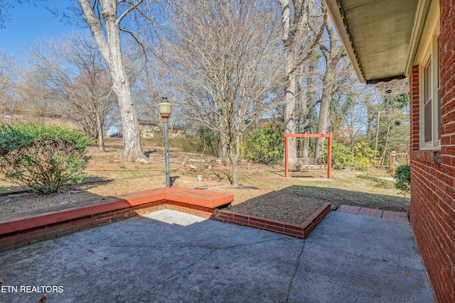 view of yard featuring a patio area