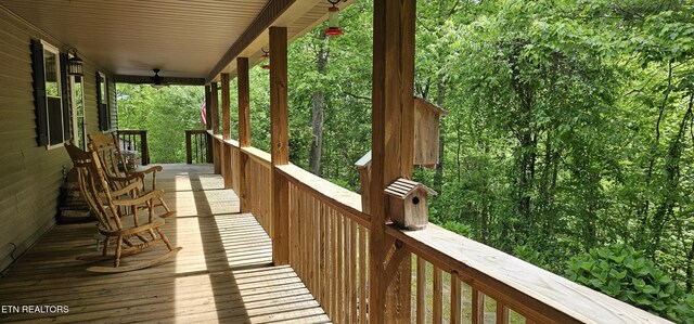 deck with covered porch and a ceiling fan