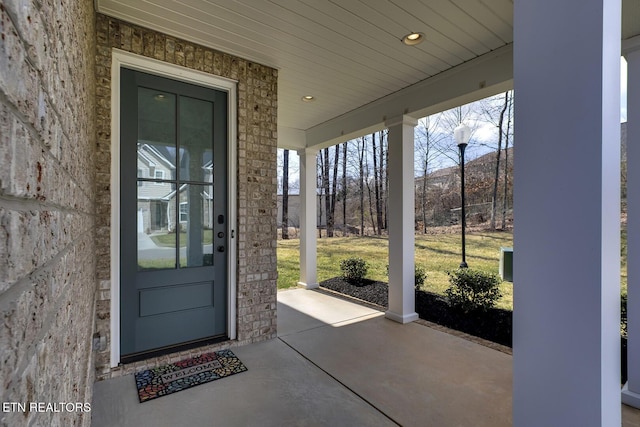 entrance to property featuring covered porch