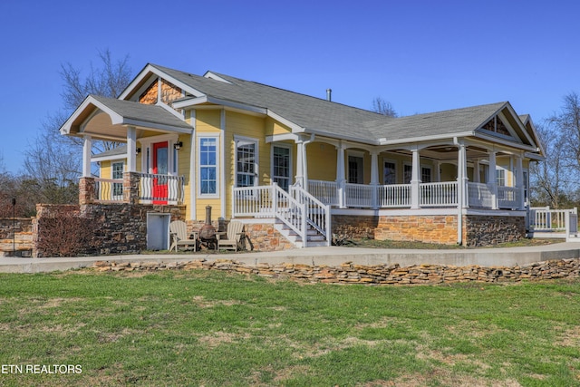 view of front of house featuring covered porch and a front lawn