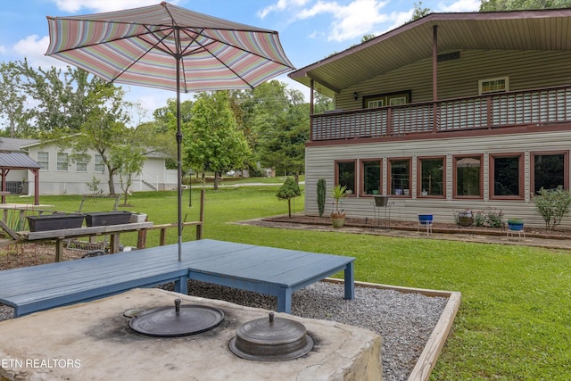 1301 Chert Pit Rd, Knoxville, TN 37923 - patio / terrace with a lawn and a patio