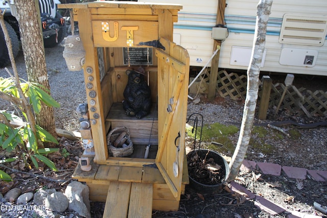 299 Harmony Way, Cosby, TN 37722 - exterior view of pet washing area