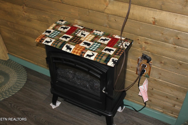 299 Harmony Way, Cosby, TN 37722 - detailed view of wooden walls