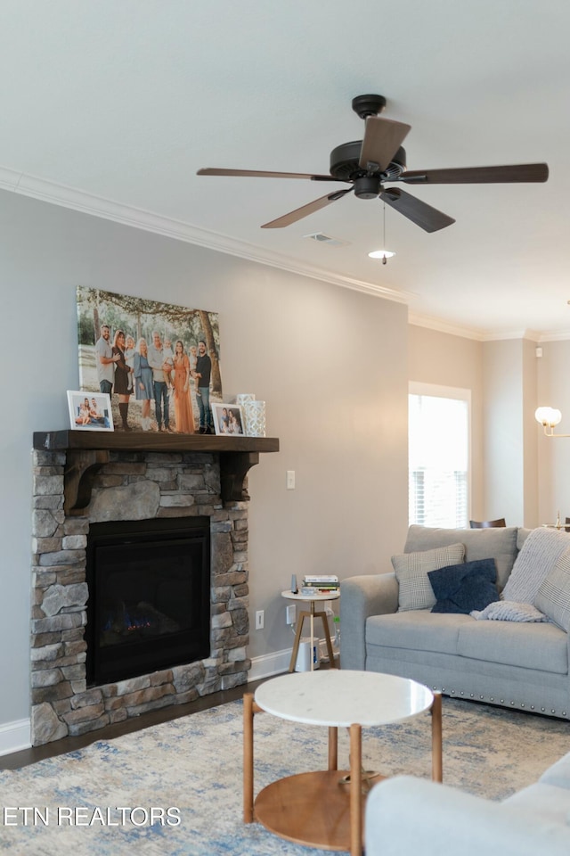 living area featuring ceiling fan, wood finished floors, baseboards, and ornamental molding
