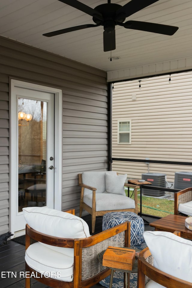 sunroom / solarium featuring ceiling fan