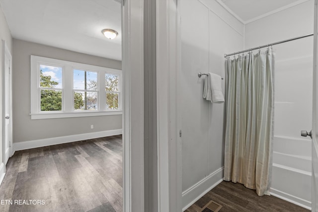 full bath featuring visible vents, shower / tub combo, baseboards, and wood finished floors