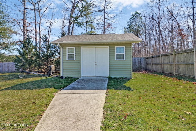 view of outdoor structure with an outbuilding and a fenced backyard