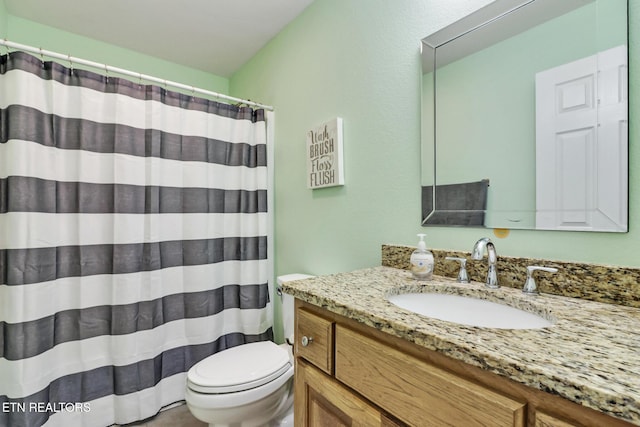 full bathroom with a shower with shower curtain, toilet, and vanity