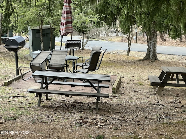 view of property's community featuring a patio area