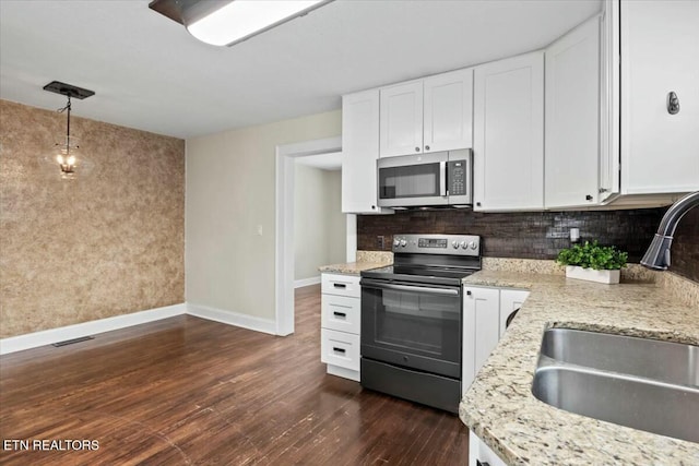 kitchen featuring a sink, dark wood finished floors, white cabinetry, and stainless steel appliances