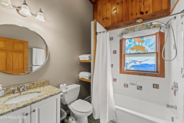 3725 Island View Rd, Sevierville, TN 37876 - full bathroom with toilet, shower / tub combo with curtain, and vanity