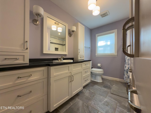 bathroom with vanity, baseboards, visible vents, curtained shower, and toilet