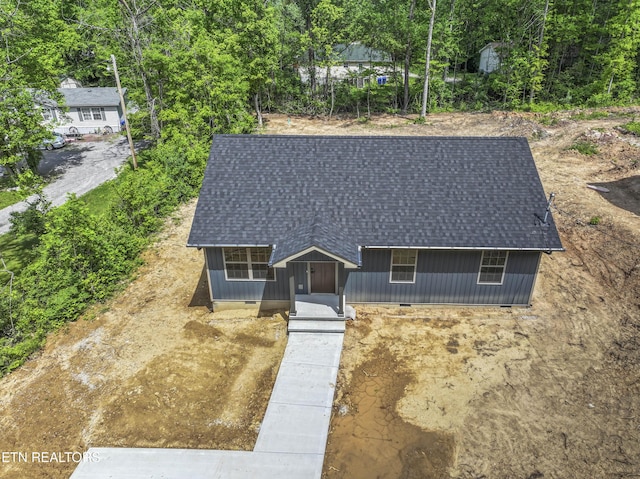 view of front of property featuring a shingled roof and covered porch