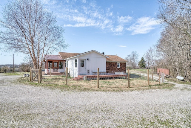 view of front of home with a porch, roof with shingles, and fence